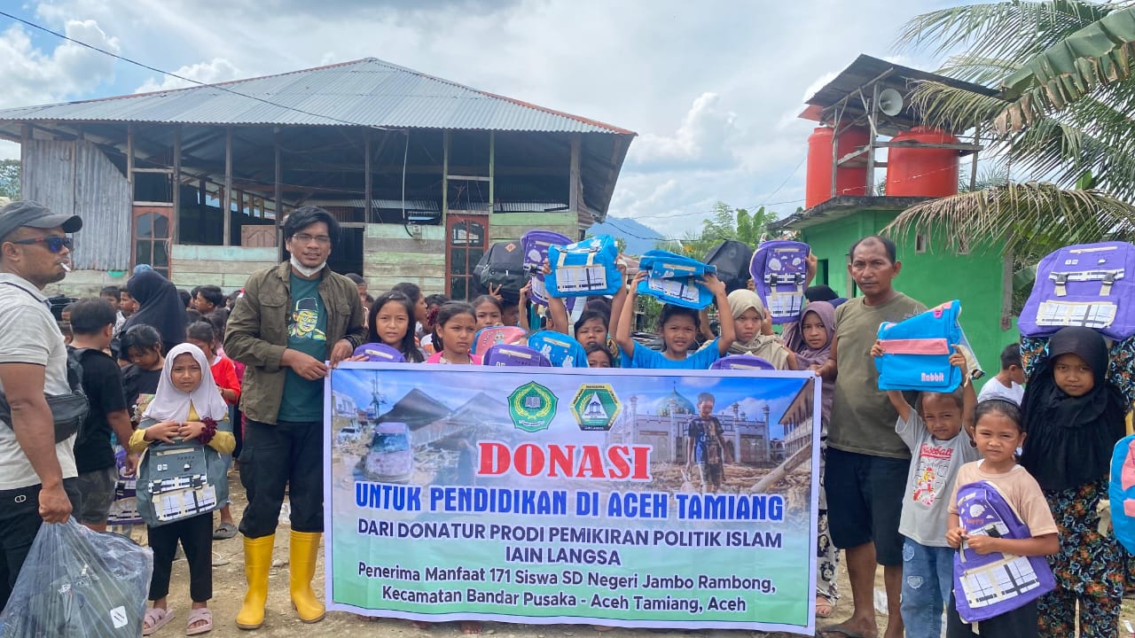 Pulihkan Semangat Belajar, HMJ Pemikiran Politik Islam IAIN Langsa Salurkan 500 Tas Sekolah untuk Anak Korban Banjir